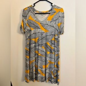 LOFT short sleeve flowy dress with yellow, black and white design.